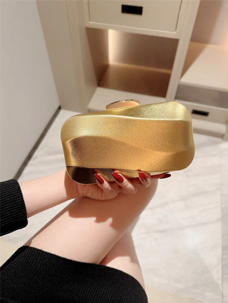 حقيبة سهرة فاخرة بصندوق مربع محكم – تصميم راقٍ مع سلسلة أنيقة، مثالية للمناسبات، فساتين السهرة، الزفاف