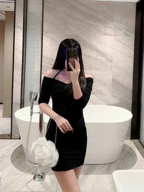 حقيبة سهرة نسائية بشكل زهرة بيضاء – تصميم رومانسي وأنيق لحفلات الزفاف والحفلات والمناسبات الرسمية