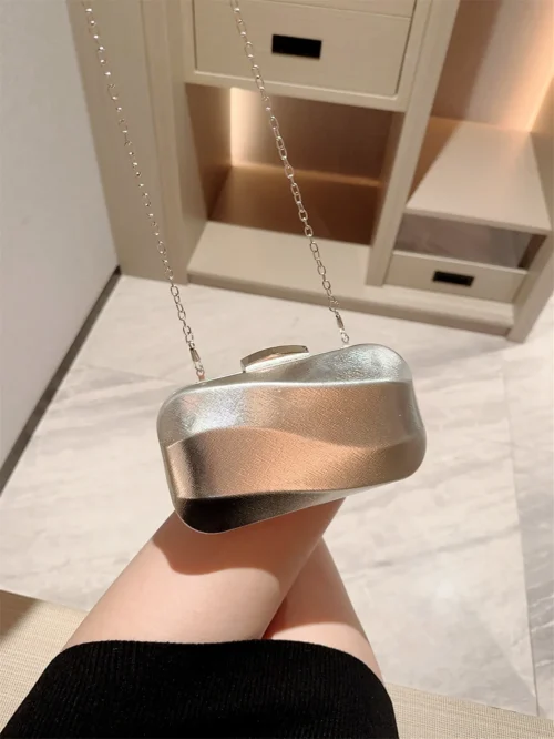 حقيبة سهرة فاخرة بصندوق مربع محكم – تصميم راقٍ مع سلسلة أنيقة، مثالية للمناسبات، فساتين السهرة، الزفاف