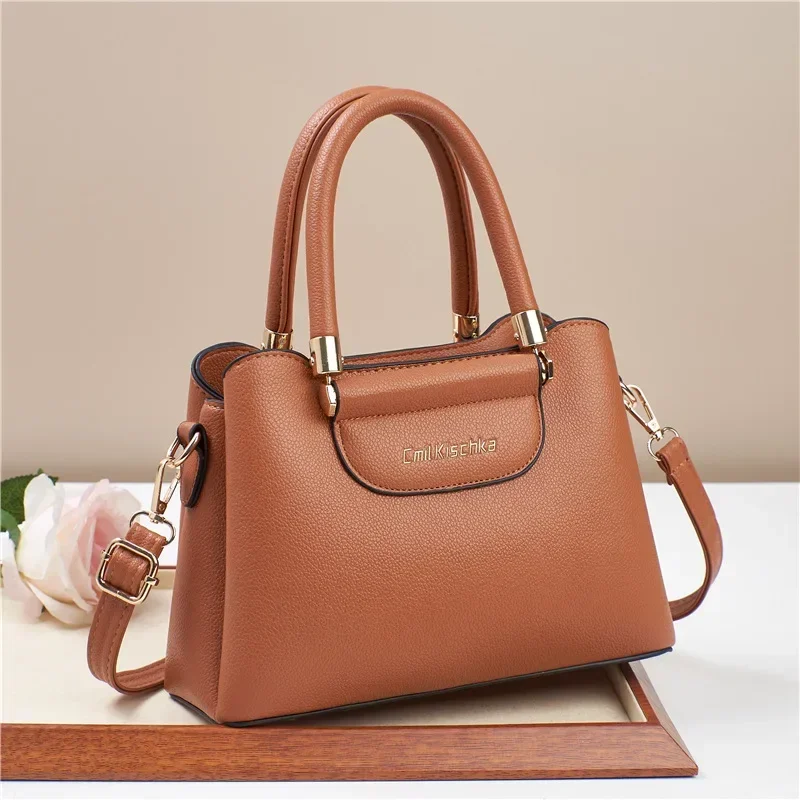 حقيبة يد نسائية فاخرة من الجلد الصناعي – تصميم مصمم أنيق، سعة كبيرة، حقيبة كتف وكروس بودي كلاسيكية للتنقل اليومي 3 حقيبة يد نسائية فاخرة من الجلد الصناعي – تصميم مصمم أنيق، سعة كبيرة، حقيبة كتف وكروس بودي كلاسيكية للتنقل اليومي - الصورة 3